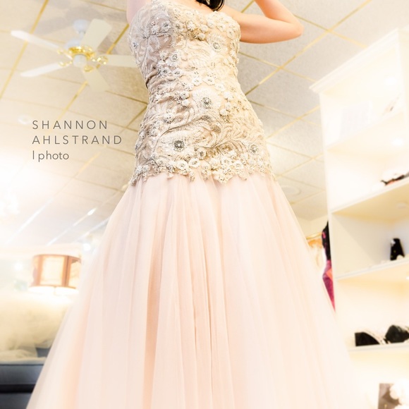 Watters Wedding Dress - Picture 7 of 7